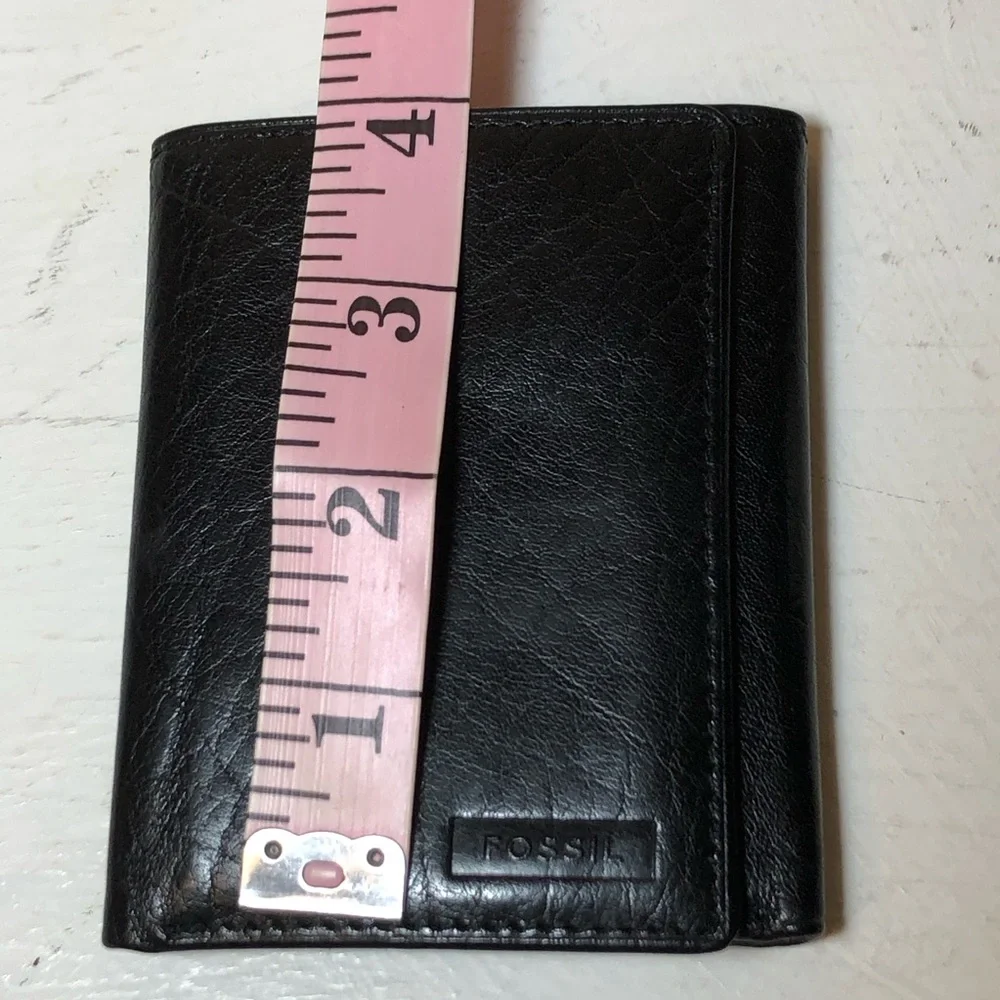 Fossil Black Tri-Fold Leather Wallet for Men, like new, pet/smoke free home
